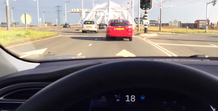 Tesla Autopilot test in Amsterdam en op de snelweg
