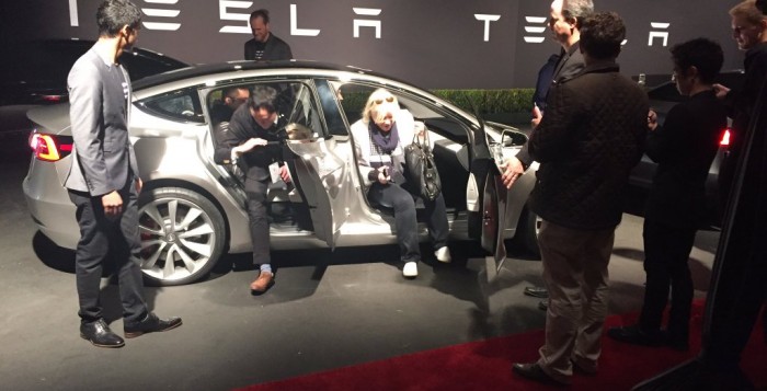 Eerste Tesla Model 3 rij-ervaring van Robin Berg in LA